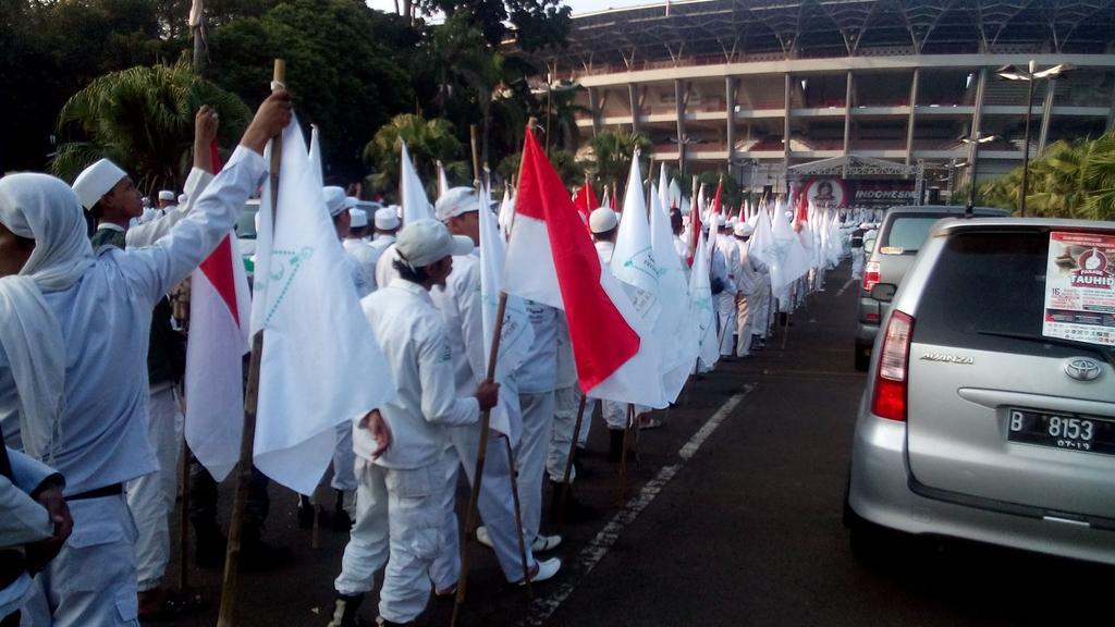 LIF_FPI's tweet photo. #parade_tauhid_indonesia http://t.co/OTUgockiUx