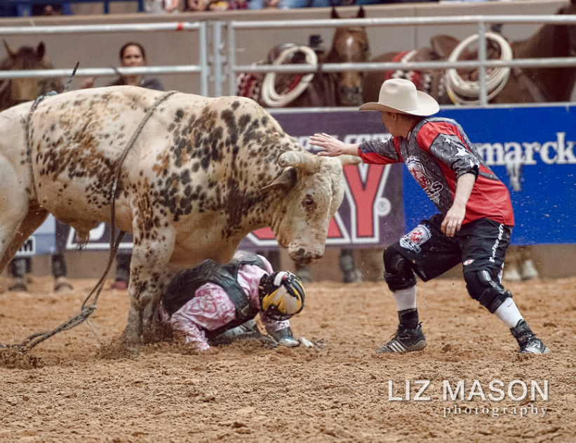 ProRoughStock's tweet photo. You say you'd do anything for someone... would you take on an angry bull? Our bullfighters are #PRSHeroes. http://t.co/B3KMNr8ATW