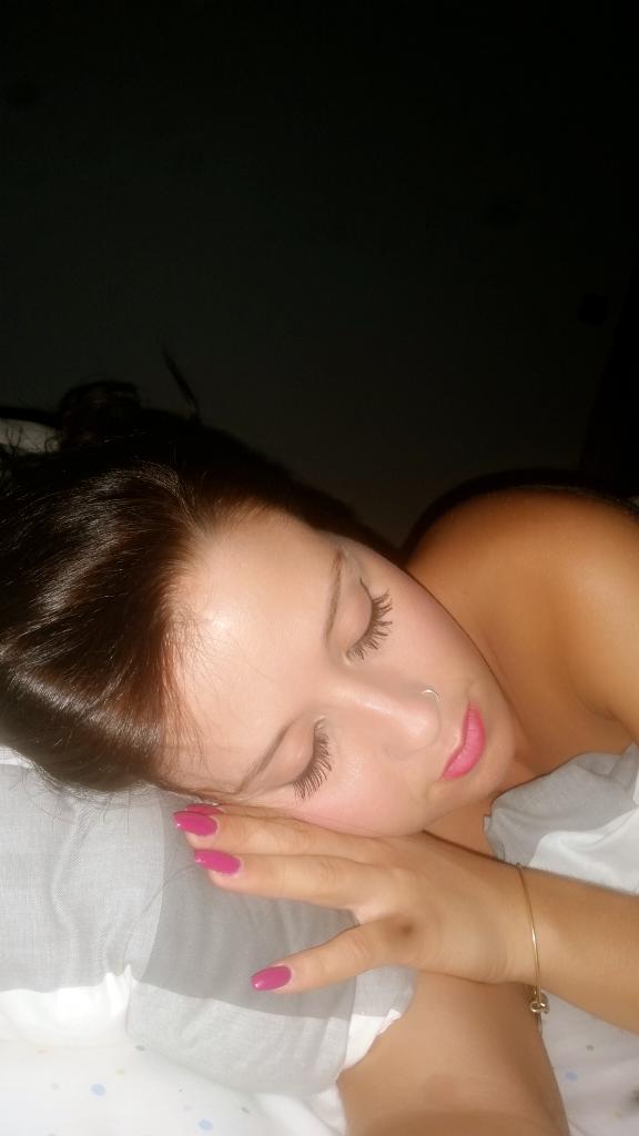 MARIROMANVALERO's tweet photo. Vamos a descansar los cuerpos una mijica q falta hace!! #buenasnoches #saturdaynight 😪😪😙😙 http://t.co/vCs1p1tyxL