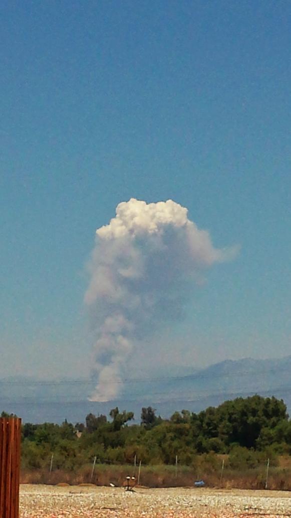 Altus5Jacobs's tweet photo. Fire flare up looking north from the Corona area earlier today. #cawx http://t.co/neJoxsA8h7