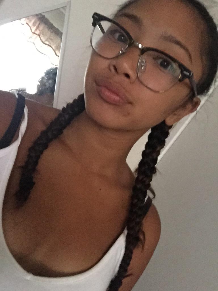 alyssalmog3la's tweet photo. My hair looks so shortπ #NotIgWorthy http://t.co/WVddrr11Vv