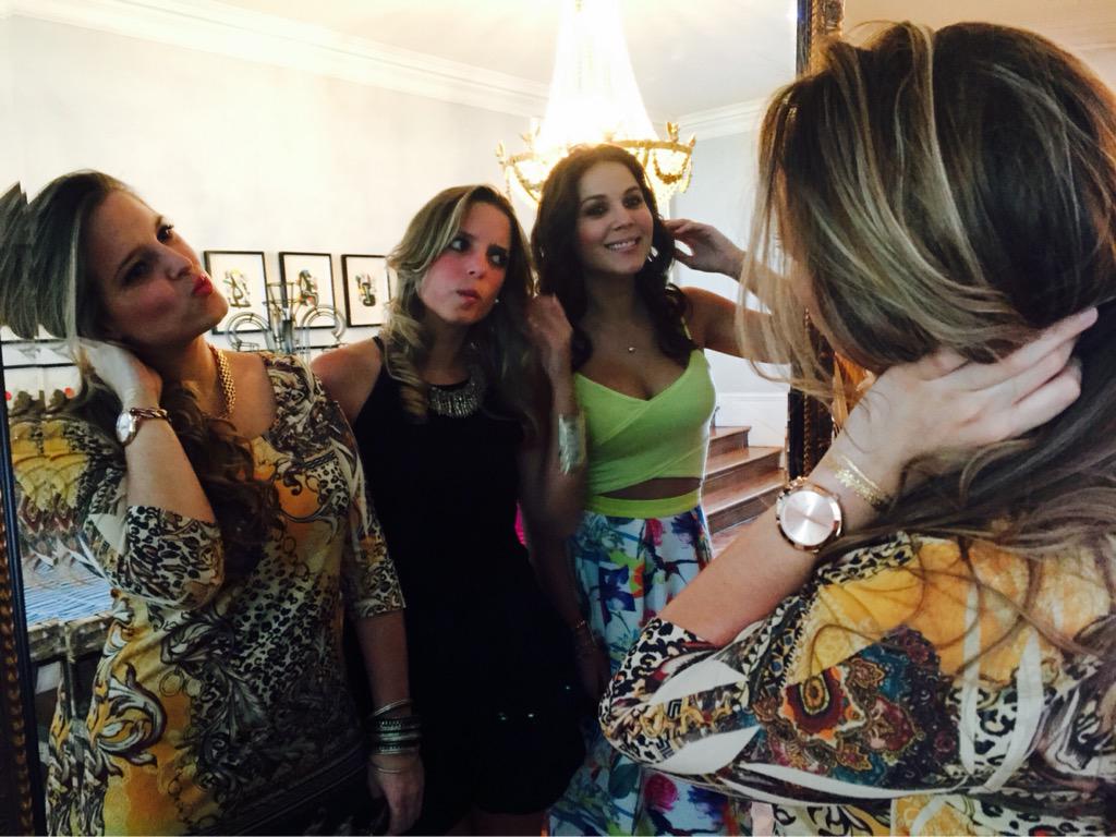 AylenDelToro's tweet photo. Cuanto las quiero!!! ❤😘️ @claudialahera @Plahera #primas #comidacumple http://t.co/Hjoytvaw4e