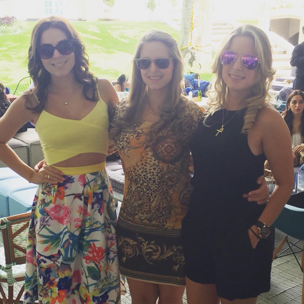 AylenDelToro's tweet photo. Cuanto las quiero!!! ❤😘️ @claudialahera @Plahera #primas #comidacumple http://t.co/Hjoytvaw4e