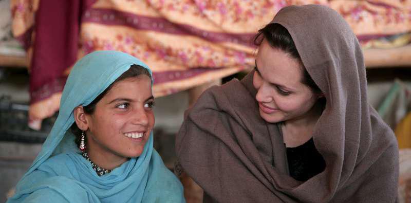 AfghanZariza's tweet photo. Angelina Jolie to produce animated movie ‘The Breadwinner’ based on story of Afghan girl. http://t.co/6GwBhusfyl http://t.co/YgXeezJaRw
