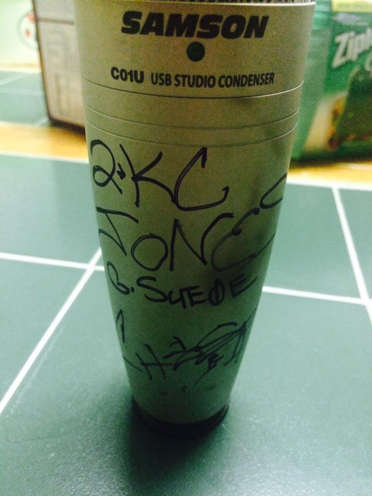 KCxJones (@inkblotdrip) on Twitter photo This really happened. <a href="/camplo/">Sonny Cheeba</a> signed my mic and geechi poured me a drink. #bestnightever #camplo #ragtimehightimes😱😱😵 This really happened. <a href="/camplo/">Sonny Cheeba</a> signed my mic and geechi poured me a drink. #bestnightever #camplo #ragtimehightimes😱😱😵