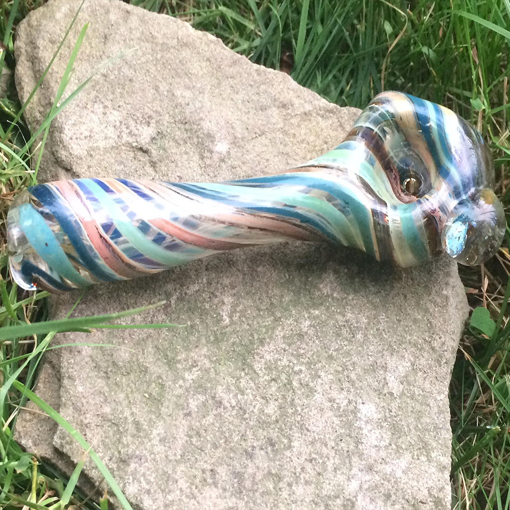 BenWhitneyWorks's tweet image. Come check out glass everyday at Benwhitneyworks.com
#glass #kzoo #michiganglssblowers #opal #glasblowing