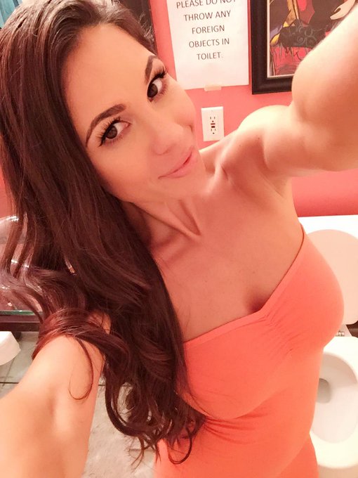 Thanks for an awesome day @danavespoli @jelenajensen @SweetHeartVids 😘 http://t.co/upTKzA9vxO<a class="tags" href="/tag/danavespoli">@danavespoli</a><a class="tags" href="/tag/jelenajensen">@jelenajensen</a><a href="/tag/live"class="tags"><span>#live</span></a>