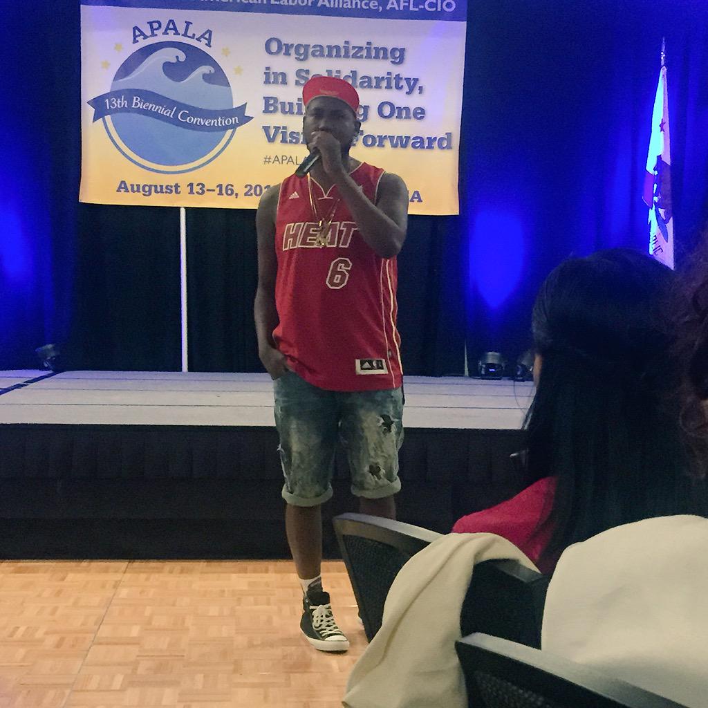 handsupunited_'s tweet photo. @TefPoe about to bless @APALAnational with his gift! #apalacon15 #hiphop #art #resistance #wewillwin #footklan http://t.co/8I3yeTjCbo