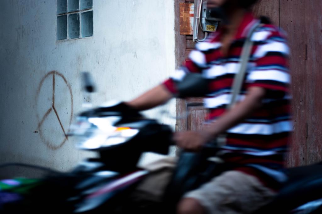 NSarasook's tweet photo. Peace Everywhere 
#nikon #peace #people #life #photo #thailand http://t.co/pqeUSsZo3X