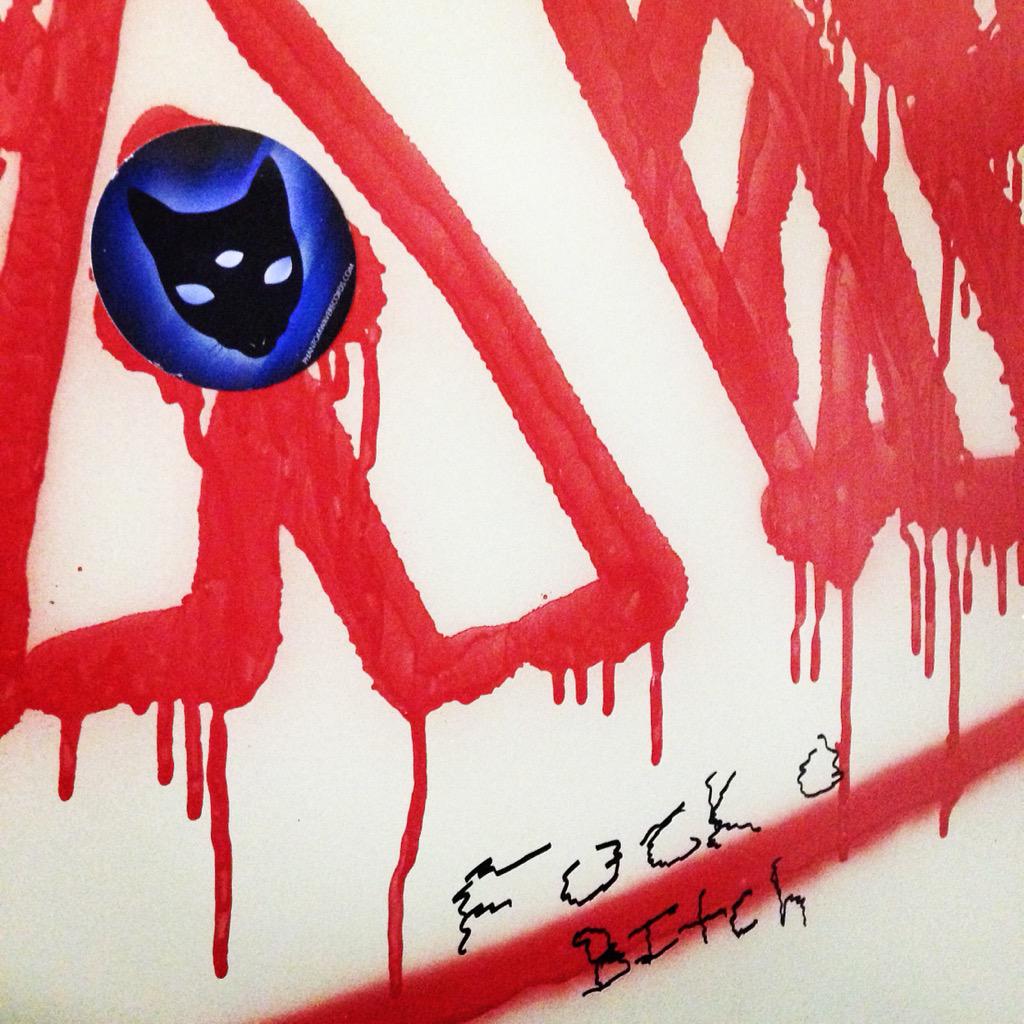 PhantomWaveRec's tweet photo. #phantomwave #masterpaco #fuckabitch #Hooligans @Phantom_Wave @_MasterPaco_ @MyDarkenedEyes http://t.co/2LS5AfNB1m