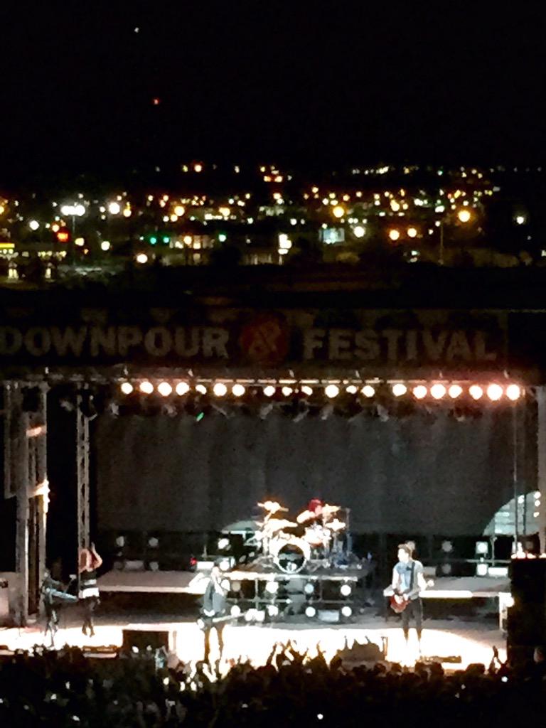 mtelam's tweet photo. @fordtaylor #dp2015 Skillet http://t.co/j0GfLZ6prg