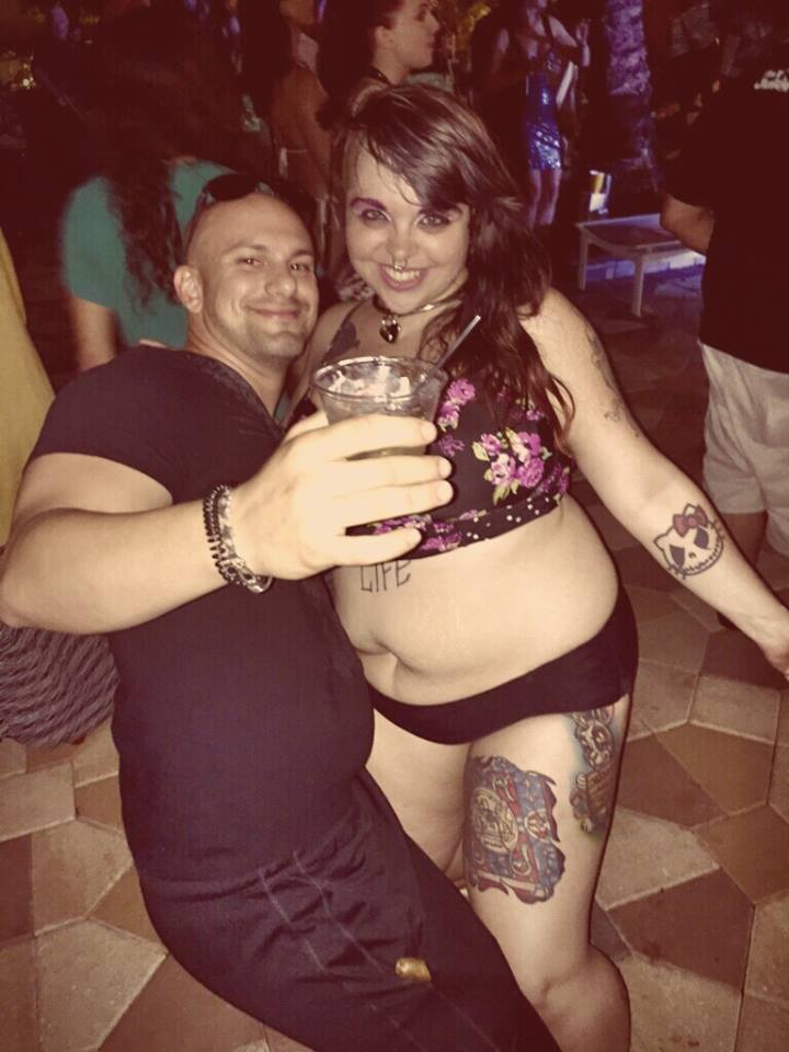lilythstrange's tweet photo. Work hard Party Harder! Awesome new friend! #Fetishcon #PoolParty #LovingLife #ModelLifeForever http://t.co/JIJLhg7dkO