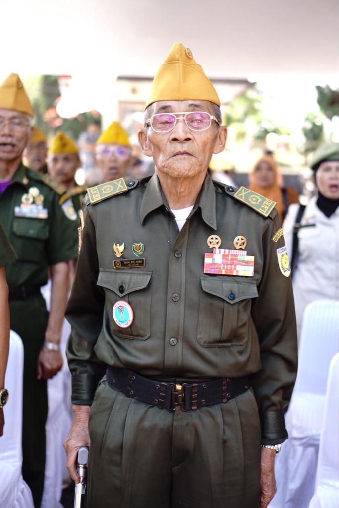 rianatasya's tweet photo. Terima kasih atas perjuanganmu Pak #TotalCareVeteran dan #RI70 http://t.co/hEMXaVrMGq