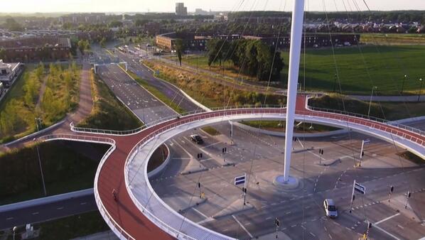 To avoid a busy intersection in the Netherlands, bikes travel on a roundabout in the sky

thecityfix.com/blog/friday-fu…