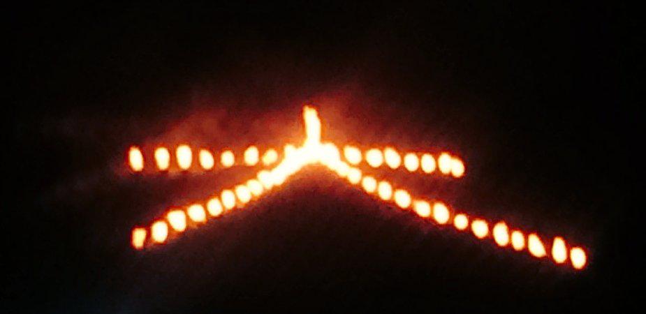 suupabasu's tweet photo. Today is the Daimonji Festival. Kyoto's mountains are full of bonfires. http://t.co/eKJ95Gjymd