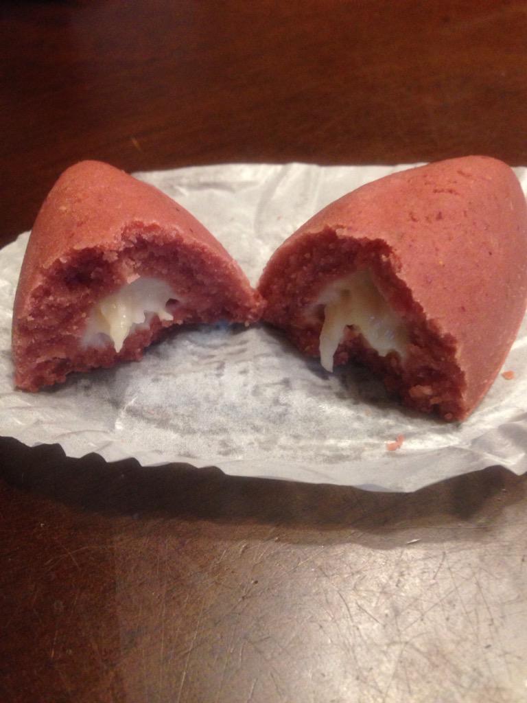 ミモ座 お土産にらぽっぽの白桃と赤桃のスイートポテト買ってきたんだけどスイートポテトなのに桃の味がして不思議 Http T Co 9mkequh8kw