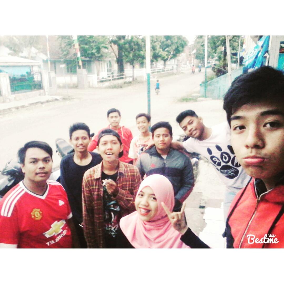 WARLAND_2014's tweet photo. Warland again!!! Ngumpul buat ngomongin anniversary yuhuuu @novicindy1 @Alvinwirandhana @MhmmdArmando26 dll http://t.co/UfRl4Ydpp9