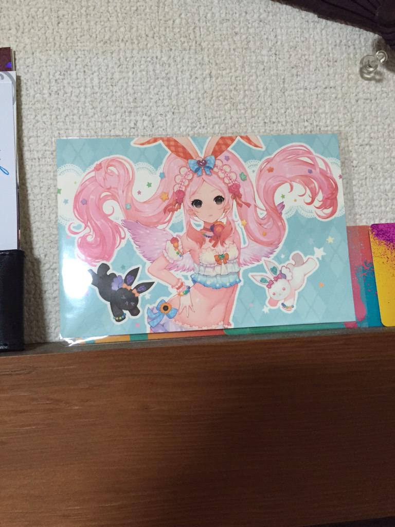 ピノキオピーさんのサイン入りステッカーともりおさんのポストカードと