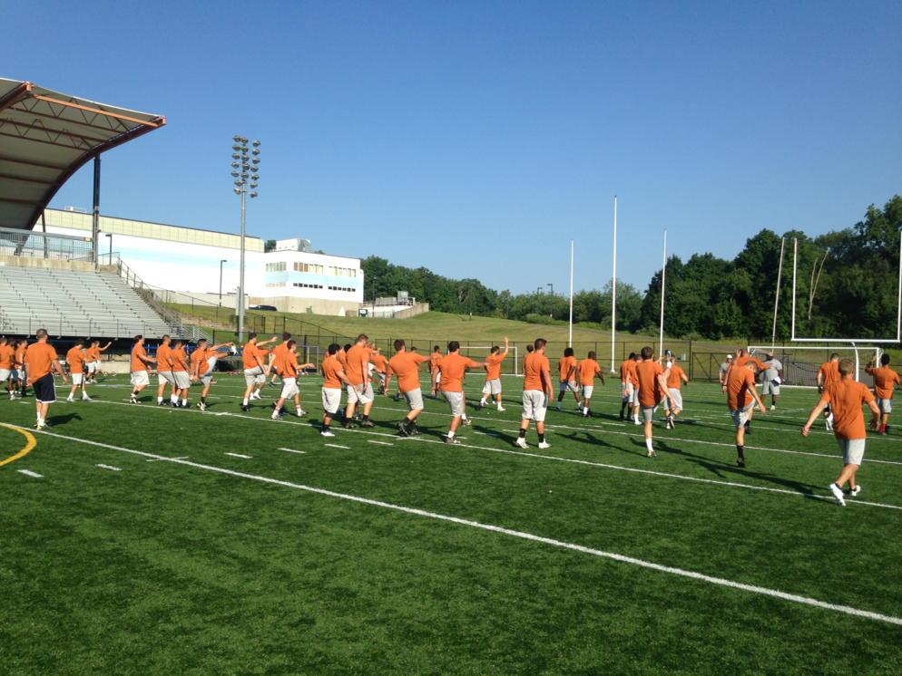 WestConnFB's tweet image. Offense stretching for AM testing #6DblLeg #ProShuttle #40 #300