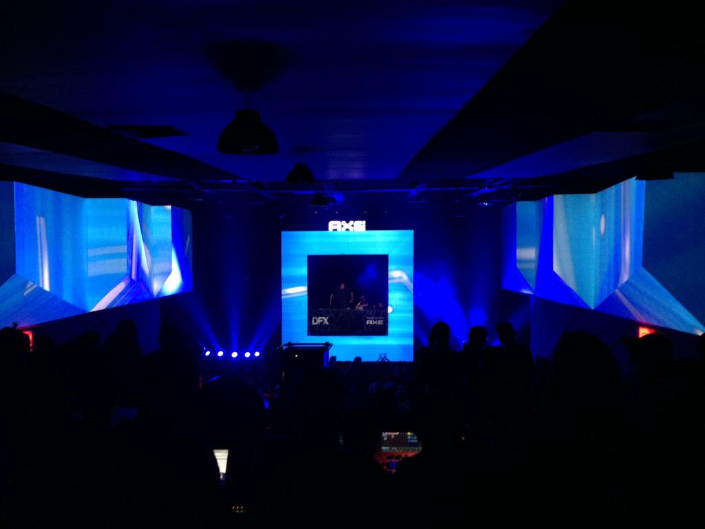 Axe_DFX's tweet photo. Aún queda mucha noche con Christian Löffler en turno #AxeDFX http://t.co/XduS3Z4F4R