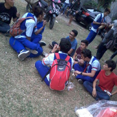 OfficialMadun1's tweet photo. Saat lg break! @AjilDitto_S7 @Ariefadhilah http://t.co/tBgk75ncOZ
