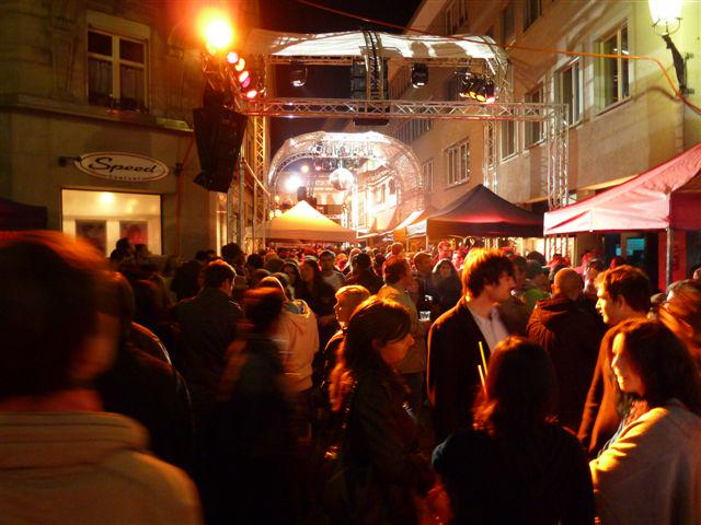 stadtsg's tweet photo. St.Gallerfest 2015: @StapoSG und OK zufrieden, 100'000 Besucher und friedliches Fest. ^sh http://t.co/8nGn2vdYvF http://t.co/eXCkHftMvx