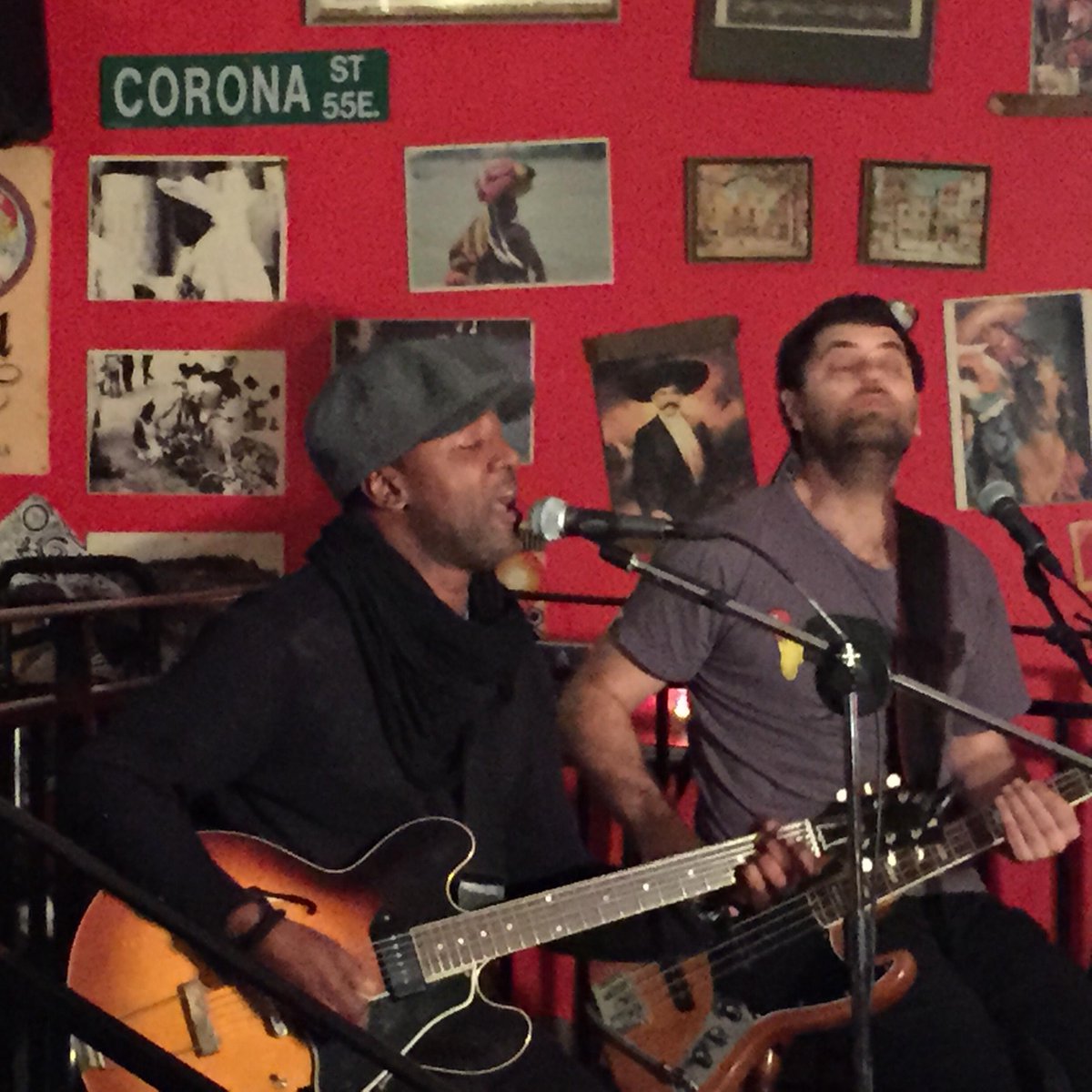 elsolcronulla's tweet photo. David Ryan Harris, unannounced special guest at El Sol, on now - get here. catch him at Brass Monkey, Friday 28 Aug http://t.co/l8U0Eju6Nh