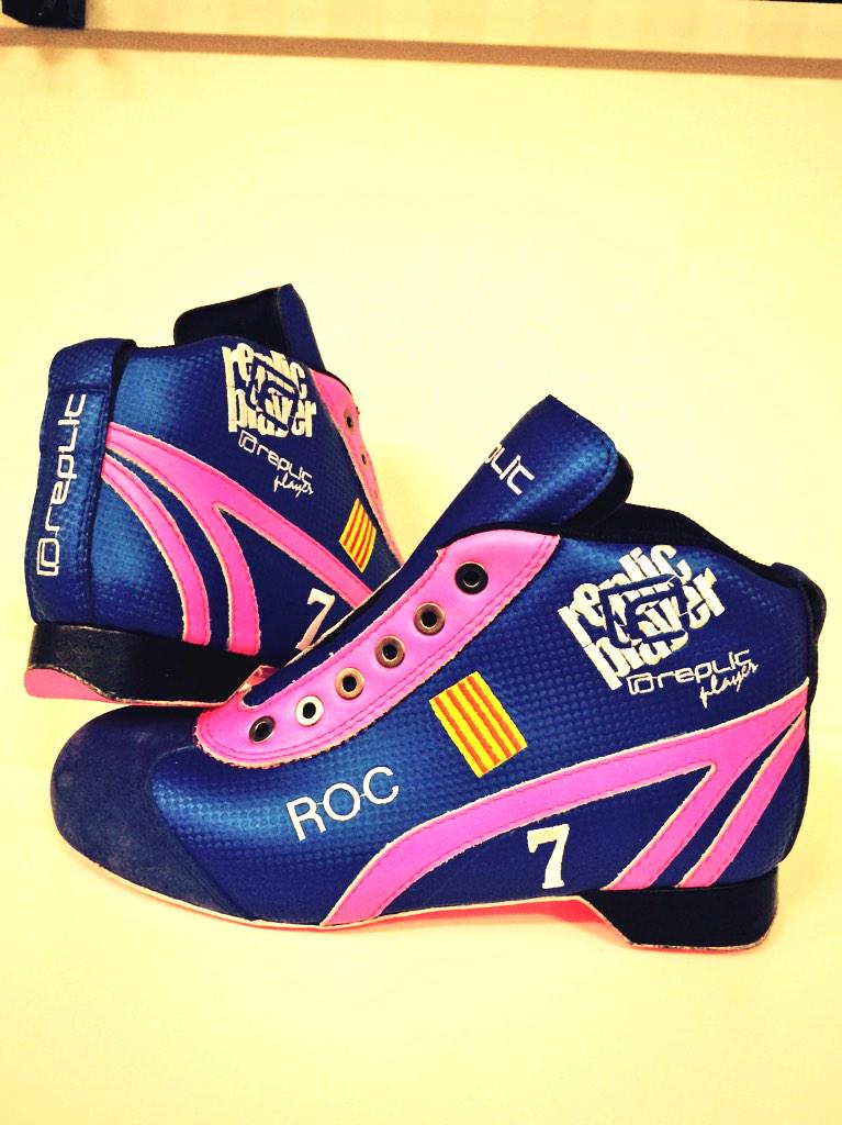 ReplicHockey's tweet photo. Botas Replic Air personalizadas por una de las promesas del @ICGLleidaLlista, @rocllisa7. Mucha suerte Roc http://t.co/FstAssmcNy