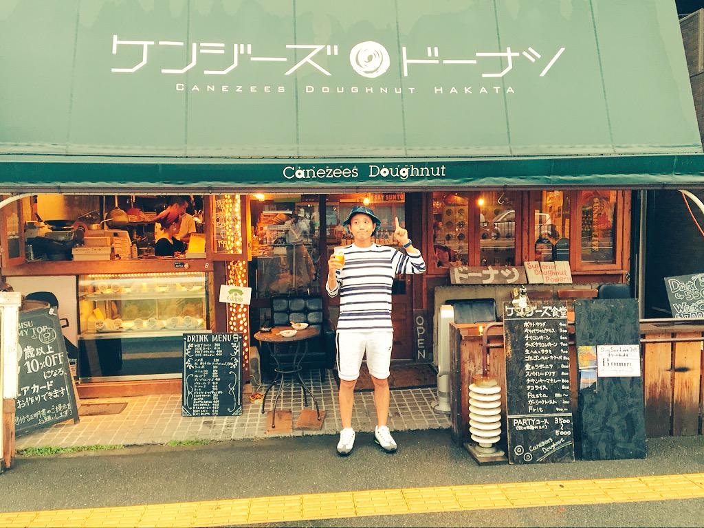 vo___dafone44's tweet photo. にいちゃんの店でお父さんと角打ち最高ですばい #ケンジーズ食堂 #大橋 #thepoolaoyama  #nike #airmax95 #yellowgrade http://t.co/BS6QB0diAB
