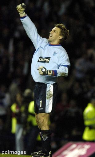 Happy 44th birthday to former goalkeeper Stefan Klos. 
