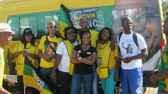 MMapolisa's tweet photo. Siyaqhuba eVeeplas in Ward30 Nelson Mandela Region #ANCISHOME4ALL http://t.co/p6ZyqcziOP