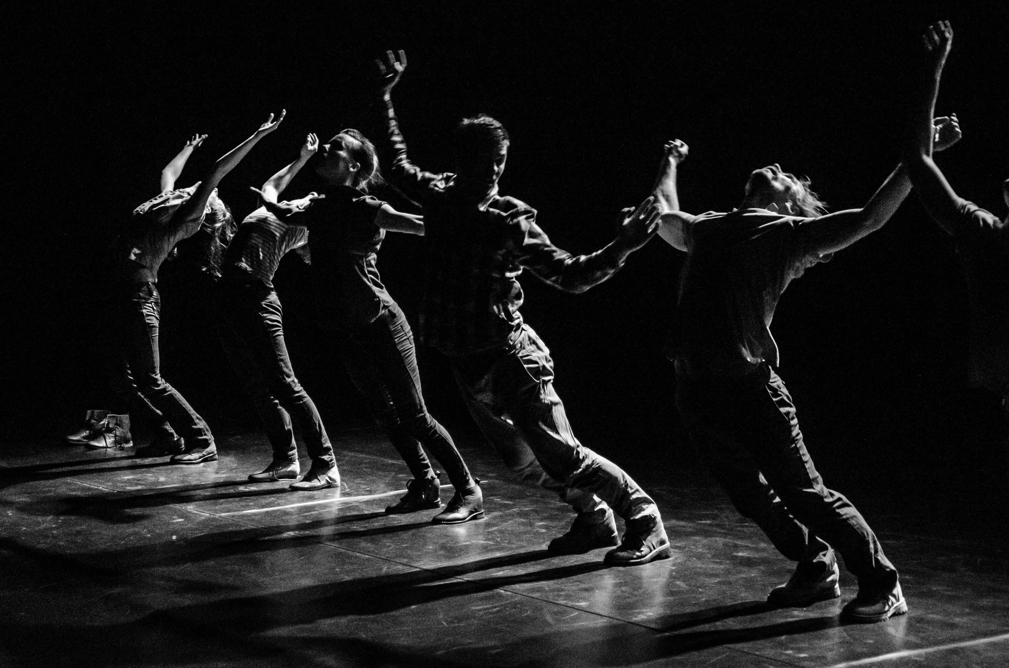 Движения для танца. Танец движения 1. 4 позиция рук в хореографии. Пластичные движения. Танец движения 1.