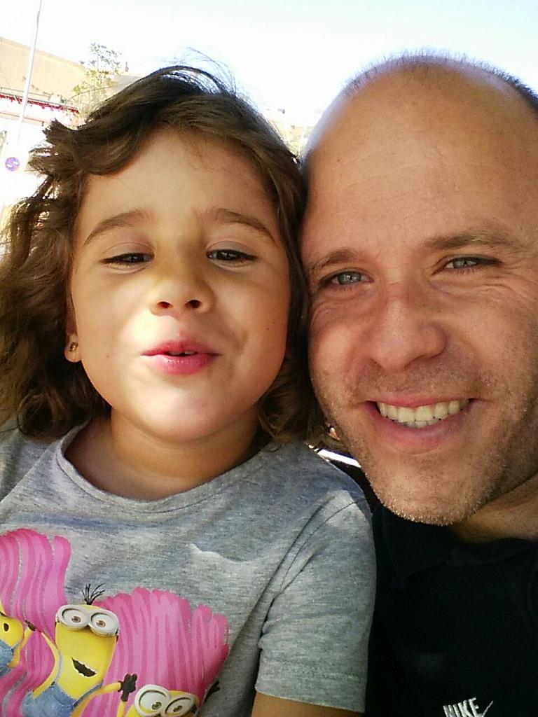 elxevi's tweet photo. I àvui #jannaday gràcies per el teu somriure un dia més molt per aprendre petitona http://t.co/SCAX8YbI2E