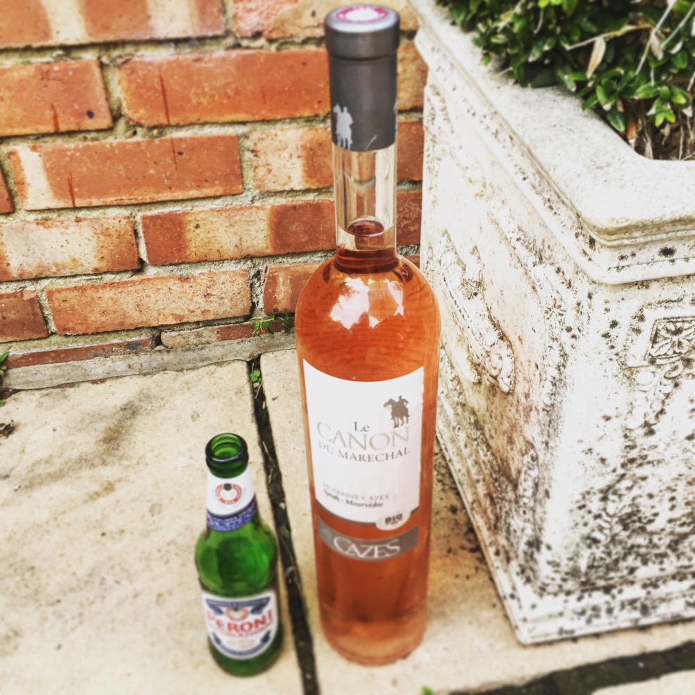 suzannealphonse's tweet photo. Have you ever seen a bottle like it #two#in#one #wine#friends#weekend#lifestyle#weekend http://t.co/Sr3hC7vVSG