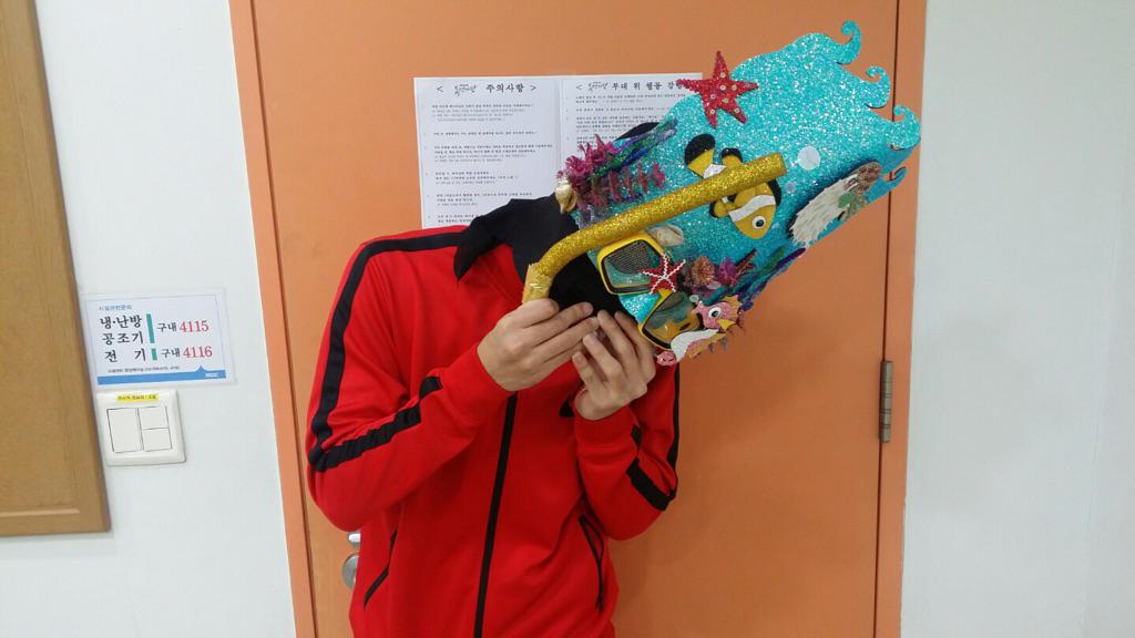 beastdw's tweet photo. 이주동안 바다의왕자로 살아서 행복했습니다! 울산첫방후 밤새고 녹화에..컴백준비로 안전한 선곡을해서 아쉬어요🐌  이런기회를 만들어주신 복면가왕 스탭분들 너무 감사합니다 사랑합니다 발전하는 가수되겠습니다 http://t.co/aV3ZuWSDPH