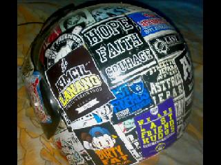 gabisa ninggalin benda buluk ini panas ujan jauh deket barengan
sticker pack berjalan ^_^