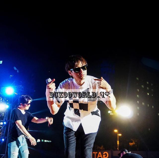 icaruswalksnet's tweet photo. 150813 EPIK HIGH  @ Haeundae Summer Festival cr:  dukooworld IG http://t.co/mLcbcSxs38