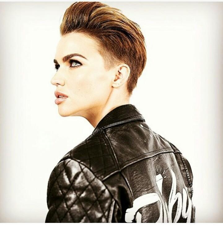 Stella_Carlin's tweet photo. Sunday!!! Enjoy your day!! Kisses #rubyrose #teamstella #chaplin #vauselin @JaikopB @aut_speedy @rubyrosedivine http://t.co/NJsny1UgH3
