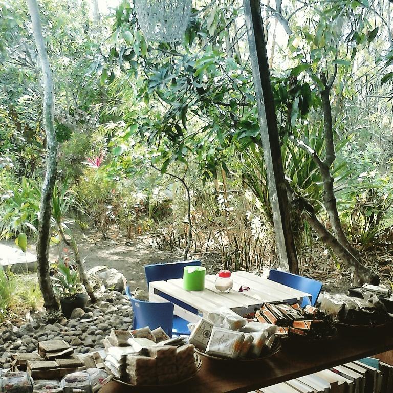 NgopiJogja's tweet photo. “@kedaikoppibell: Syahdu http://t.co/AV2T1bIubX”

Kok asiiiiiik sih? :)