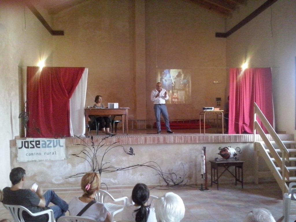 asocburbaca's tweet photo. En el vermute presentación del libro de Inma Gamo y Javier Picazo and cía!! Enhorabuena!!! http://t.co/4nh3eLn72K
