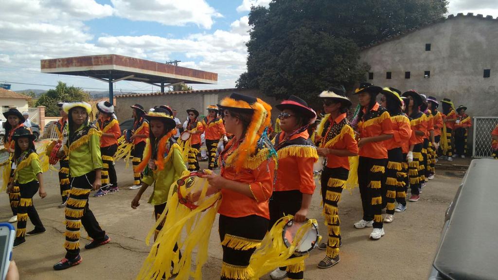 AparThais's tweet photo. Festa em Estrela do Indaia minas gerais adoro♡♡♡♡ http://t.co/1LaIIWKpgz