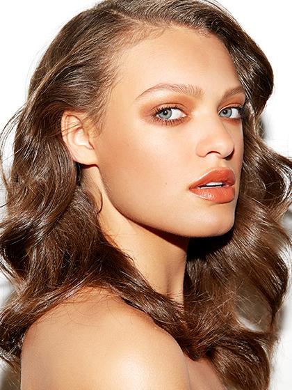 BeautyBarPK's tweet photo. The rich palette of rust, gold, and bronze on eyes &amp; lips and finished with mascara.
#YSL #summerlook #beautytalk http://t.co/gQykynFuK7