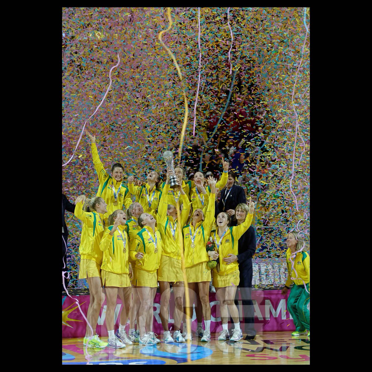 thinkingmedia's tweet photo. Congratulations to the @AussieDiamonds @NetballWorldcup #NZLvAUS #GoldMedalMatch #FinalsDay #NWC2015 #NWCNation http://t.co/xnGKIJCriG