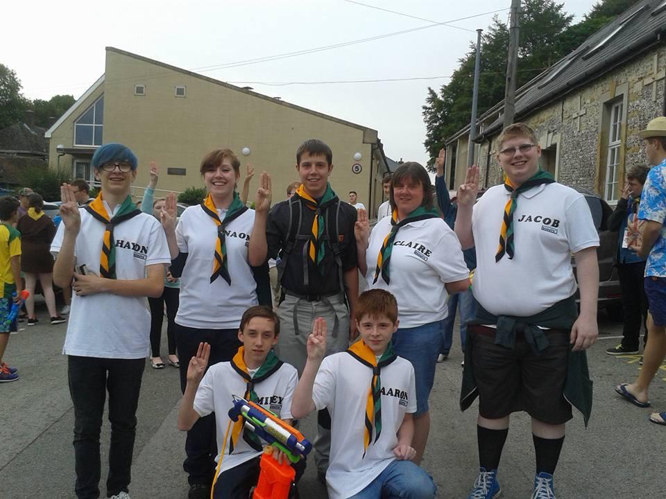 HastingsBlake's tweet photo. @sotonshirley @BearGrylls our Shirley scout pack and bear Grylls from ssca #team #winners http://t.co/BomCJjbDqw