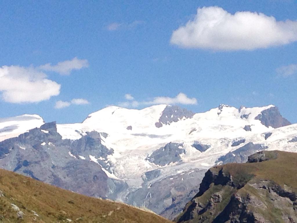 Seri_Bus's tweet photo. #panorama #collepalasinaz @ValledAosta @Escursionismoit @sentieridimonta @ArpaValledAosta http://t.co/0svBBmtoCi