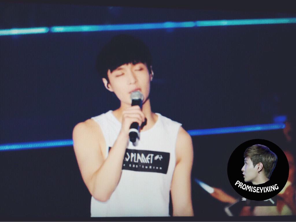 PROMISEYIXING1's tweet photo. 150816 #LAY #张艺兴 promise you http://t.co/Rs6p7HuTQx
