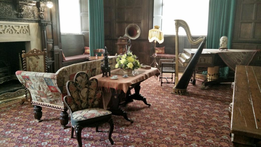 Kepilo's tweet photo. Inside #StFagan's castle today. All the finery is out on show! http://t.co/anoORYEhSx