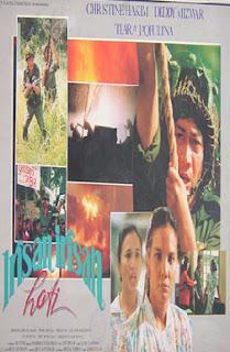 U mashina kalitlarini soradi.