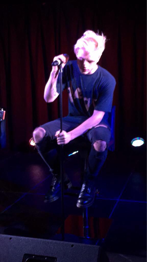 CaseyJUpdatess's tweet photo. Casey on stage last night (via @MeIissaRoss) http://t.co/OT654zFtk6