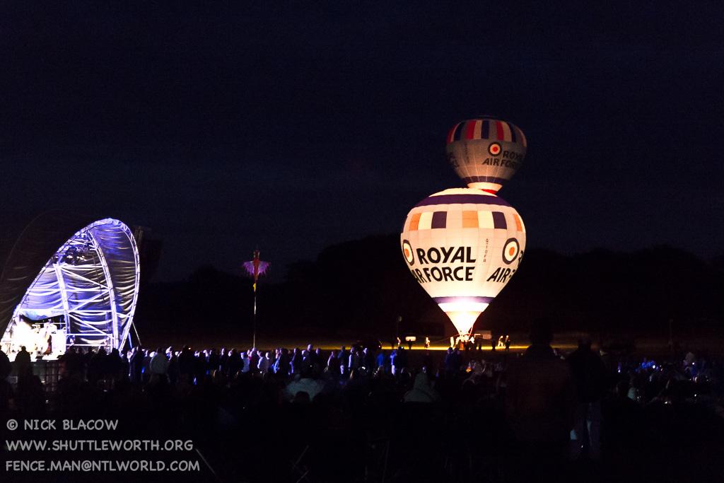 Manonthefence's tweet image. Night Glow and Fireworks @Shuttleworth_OW #Flyingproms a wonderful unmissable show